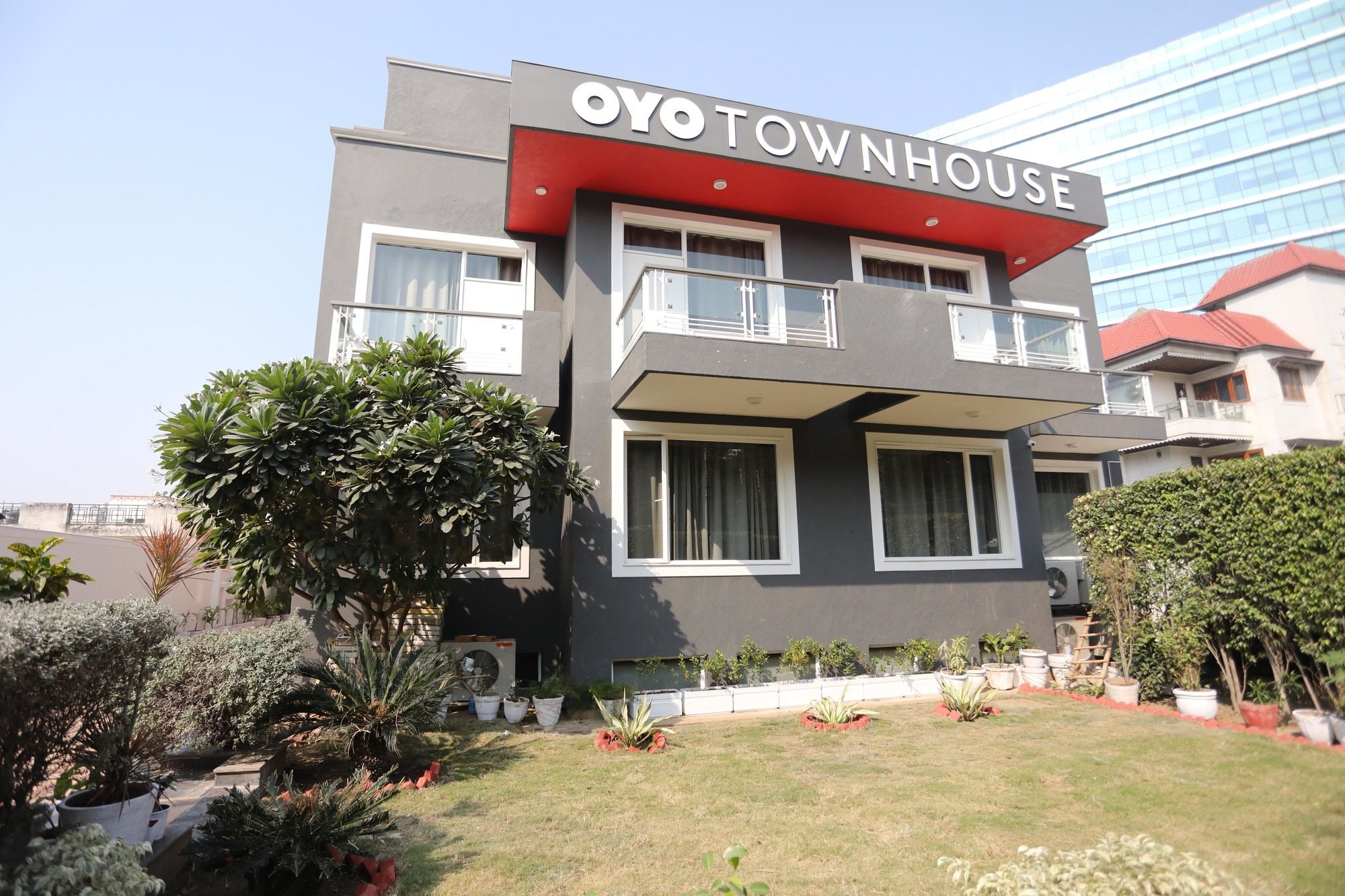 Отель Oyo Townhouse 027 Sector 15 Гургаон Экстерьер фото